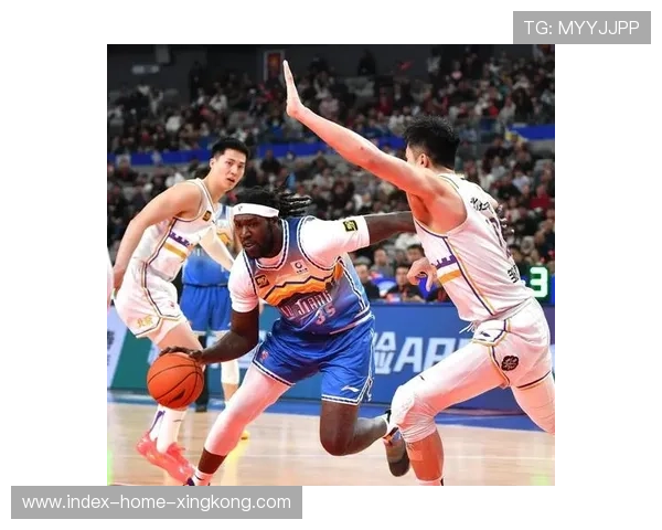 CBA辽宁最后一攻抢断后快攻绝平进球:场上电光火石的瞬间 CBA辽宁最后一攻抢断后快攻绝平进球:场上电光火石的瞬间