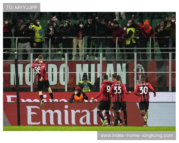 罗马中场强硬缠斗，AC米兰推进被迫回传，罗马对ac米兰战况分析